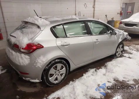 2016 Kia Forte Lx z USA, uszkodzony, nr VIN KNAFK5A8XG5585167